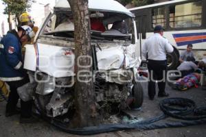 CHOQUE DE DOS VEHÍCULOS DE TRANSPORTE PÚBLICO