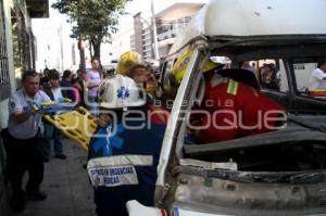 CHOQUE DE DOS VEHÍCULOS DE TRANSPORTE PÚBLICO