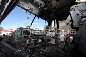 INCENDIA CAMIÓN DEL TRANSPORTE PÚBLICO