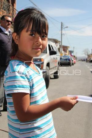 INAUGURACIÓN DE CALLES EN TRES CRUCES