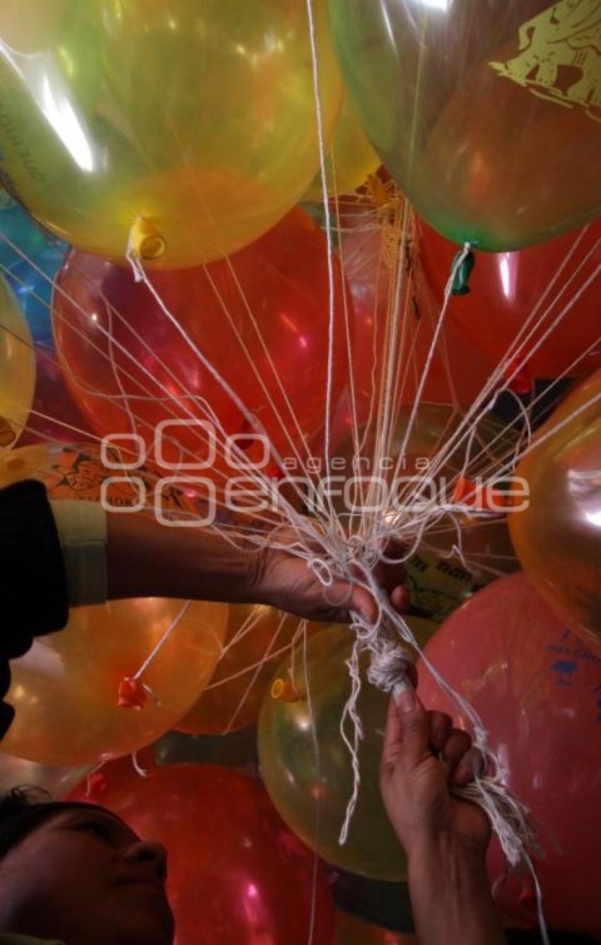 VENDEDORES DE GLOBOS