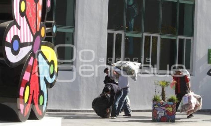 BANDERAZO REPARTICION DE JUGUETES BUAP