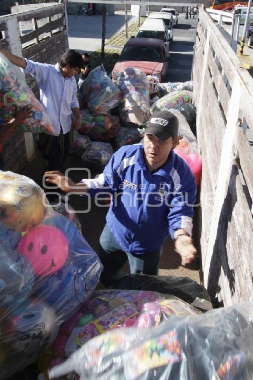 BANDERAZO REPARTICION DE JUGUETES BUAP