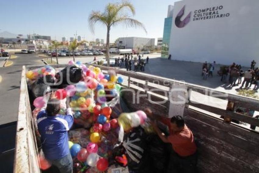 BANDERAZO REPARTICION DE JUGUETES  BUAP