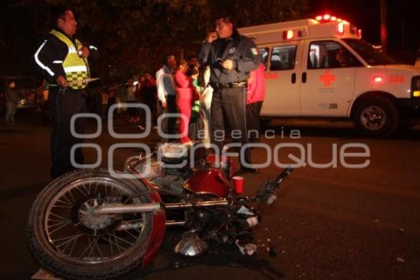 FAMILIA EN MOTOCICLETA ARROLLADA POR TRANSPORTE PUBLICO