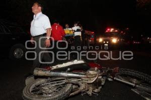 FAMILIA EN MOTOCICLETA ARROLLADA POR TRANSPORTE PUBLICO
