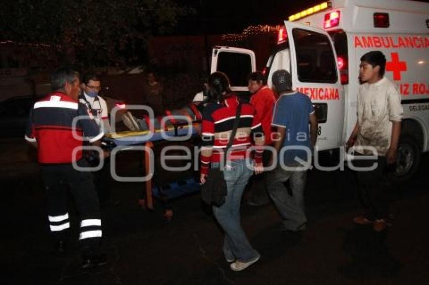 FAMILIA EN MOTOCICLETA ARROLLADA POR TRANSPORTE PUBLICO