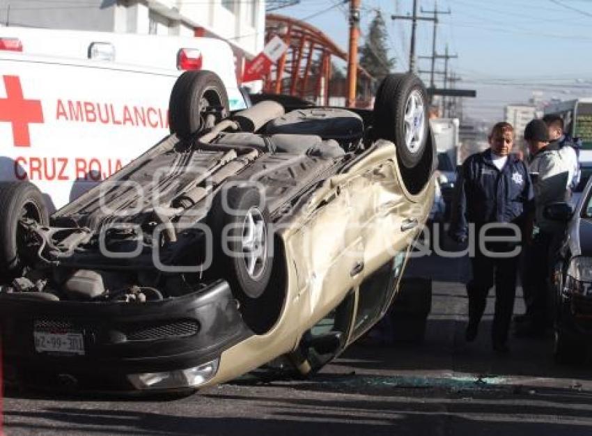 VOLCADURA EN LA 24 SUR Y 7 ORIENTE