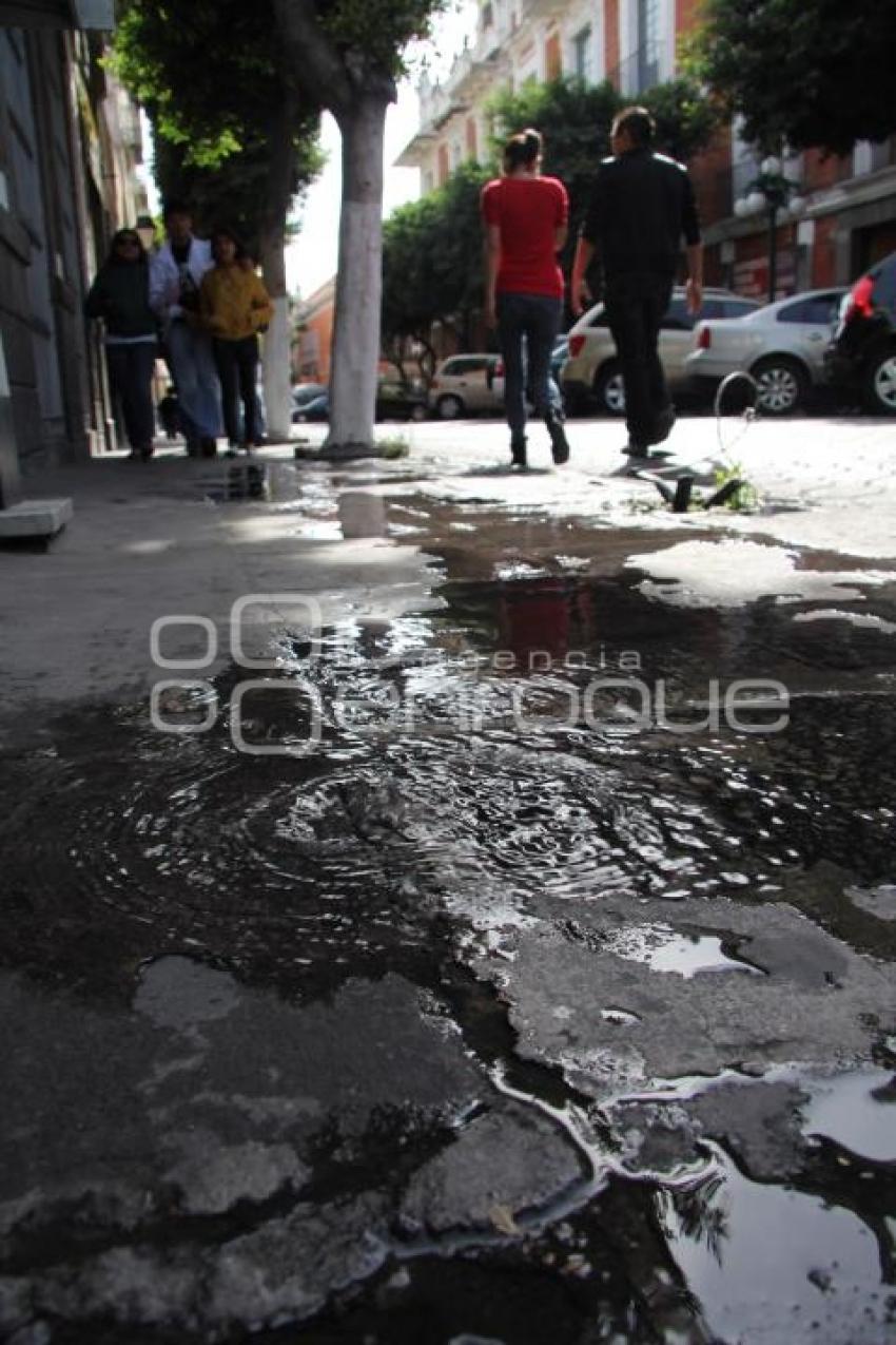 FUGA DE AGUA EN 3 ORIENTE