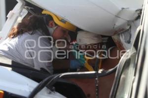 CHOQUE EN PERIFERICO FRENTE A LA VISTA DEJA A UN HOMBRE PRENSADO