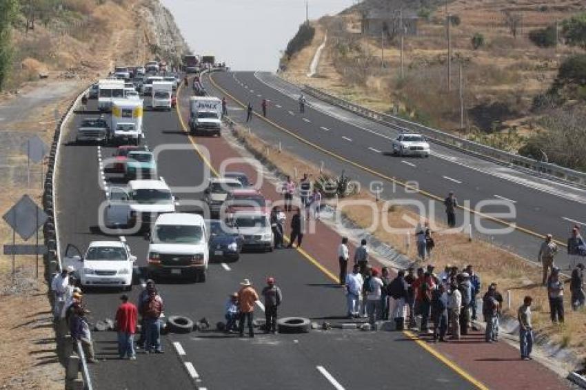 BLOQUEO . AUTOPISTA Y FEDERAL A ATLIXCO