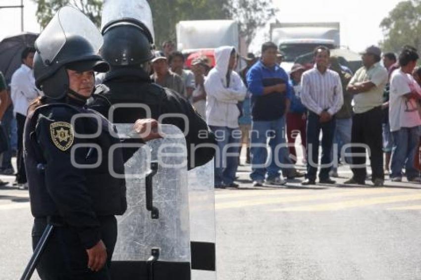 BLOQUEO . AUTOPISTA Y FEDERAL A ATLIXCO