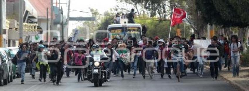 MARCHA - CONTRA AUMENTO DE PASAJE