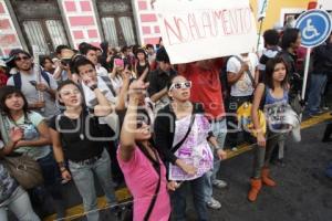 ESTUDIANTES MARCHAN CONTRA AUMENTO AL PASAJE