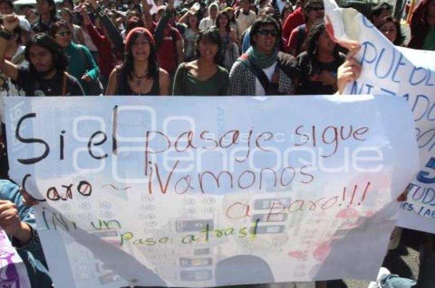 MANIFESTACION - CONTRA AUMENTO A PASAJE