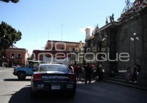 POLICIA FEDERAL CUSTODIA CAMIONETA DEL INAH