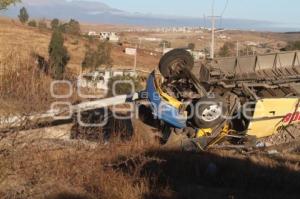 VOLCADURA DE TRANSPORTE PUBLICO