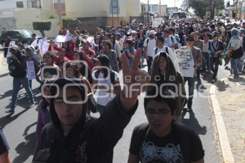 MARCHA - CONTRA AUMENTO DE PASAJE