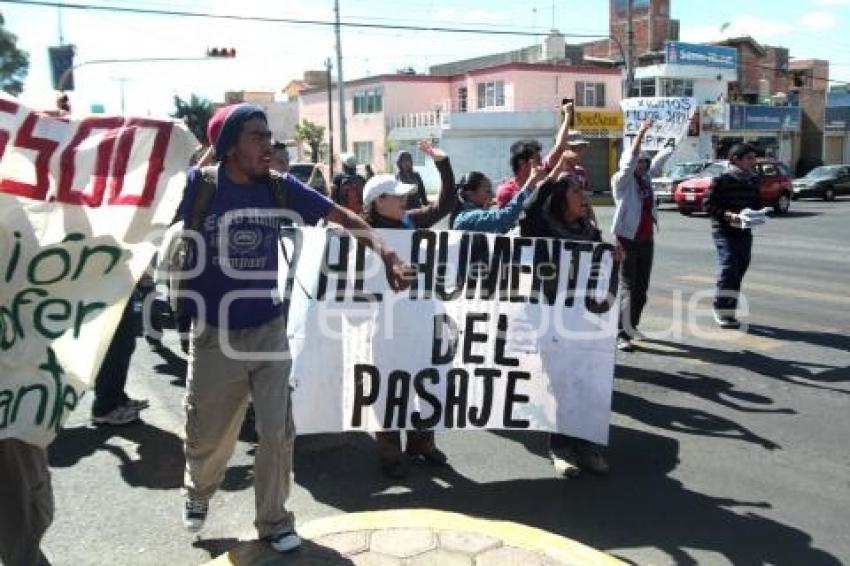 MARCHA - CONTRA AUMENTO DE PASAJE