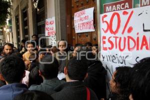 ALUMNOS BUAP DENUNCIAN REPRESIÓN