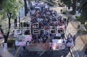 MANIFESTACIÓN EN CONTRA DEL ALZA DEL PASAJE