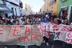 MANIFESTACIÓN EN CONTRA DEL ALZA DEL PASAJE