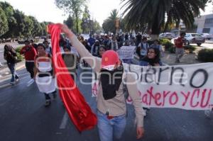 MANIFESTACIÓN EN CONTRA DEL ALZA DEL PASAJE