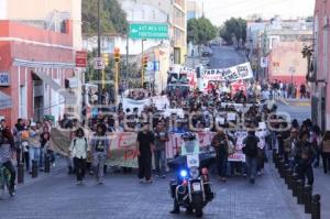 MANIFESTACIÓN EN CONTRA DEL ALZA DEL PASAJE