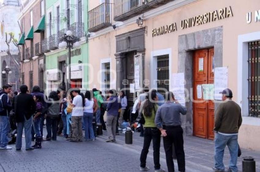 JUAN DE PALAFOX CERRADA POR ESTUDIANTES