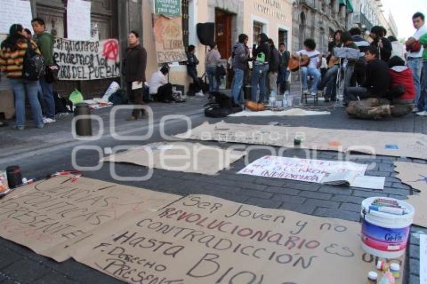 PLANTÓN ALUMNOS BUAP EN FOLISOFÍA