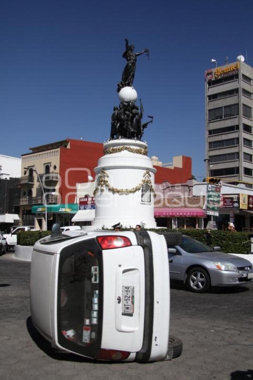 VOLCADURA EN AVENIDA JUAREZ