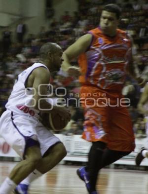 BASQUETBOL . ANGELES VS PIONEROS