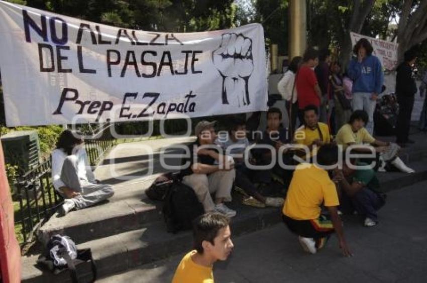 PROTESTA DE ESTUDIANTES POR EL ALZA EN EL PASAJE