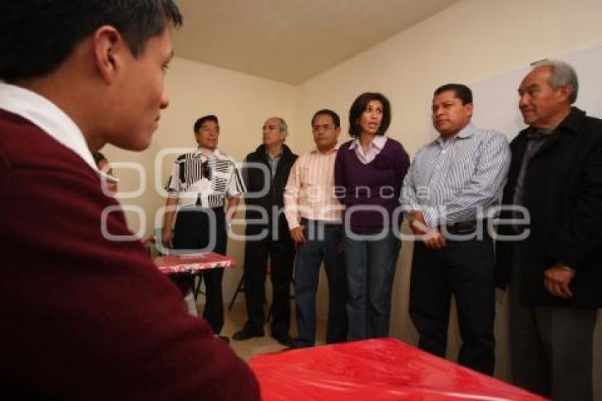 INAUGURACIÓN DE AULA EN BACHILLERATO LOMBARDO TOLEDANO