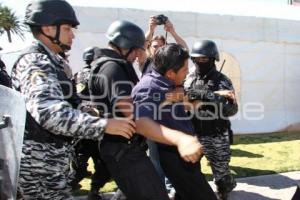 DESALOJAN A MANIFESTANTES