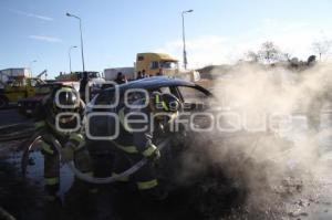 INCENDIA AUTO EN EL ARCO ORIENTE DEL PERIFERICO