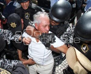 DESALOJAN A MANIFESTANTES
