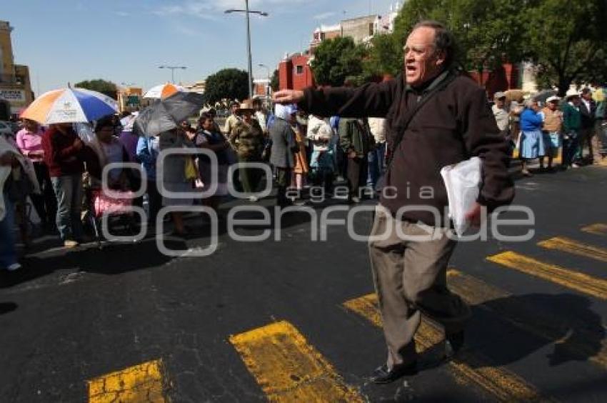 DEFRAUDADOS MARCHAN EN PROTESTA