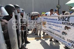 MANIFESTACIÓN DEFRAUDADOS EN EL SEXTO INFORME DE GOBIERNO ESTATAL