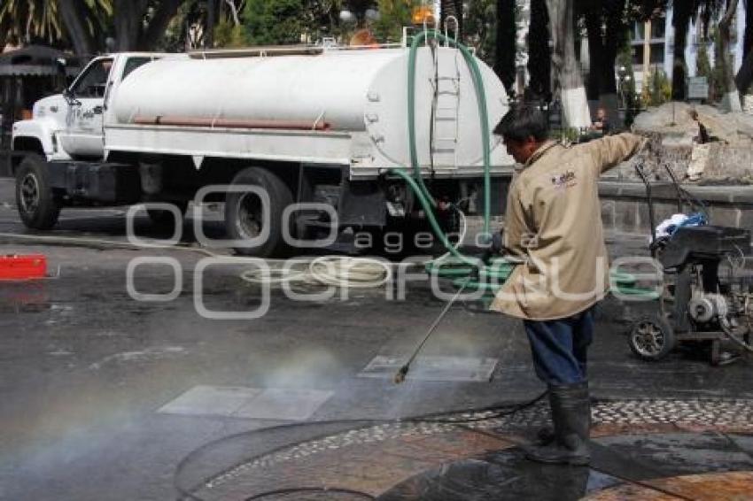 LIMPIEZA EN FUENTES DEL ZÓCALO