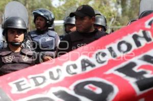 MANIFESTACIÓN MAESTROS Y ESTUDIANTES