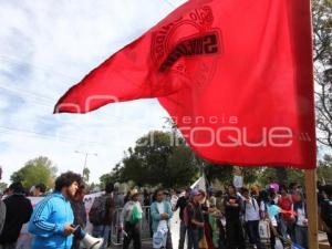 MANIFESTACIÓN MAESTROS Y ESTUDIANTES