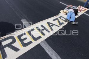 MANIFESTACIÓN MAESTROS Y ESTUDIANTES