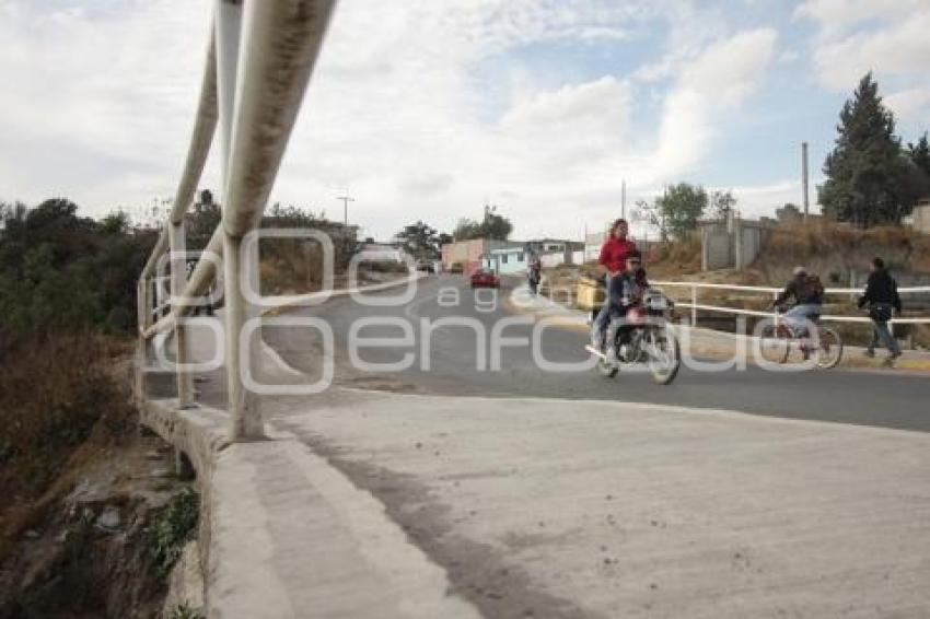 PROTESTAN VECINOS DE SAN PABLO XOCHIMEHUACÁN POR DEFECTOS EN PUENTE