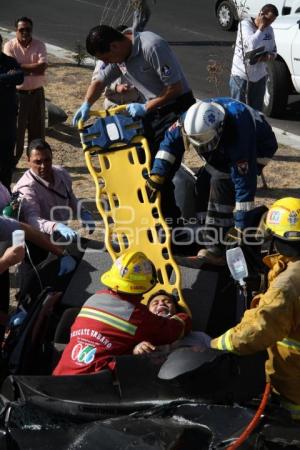 RESCATE URBANO 066 LIBERA A UN HOMBRE PRENSADO