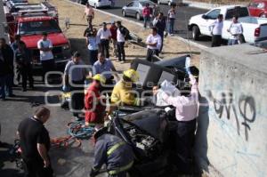 RESCATE URBANO 066 LIBERA A UN HOMBRE PRENSADO