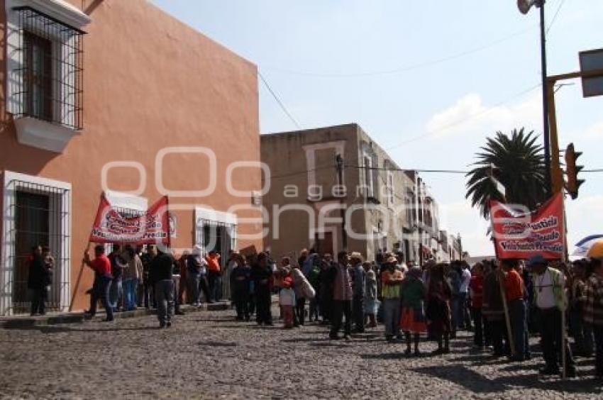 MANIFESTACION DE COMERCIANTES DEL MERCADO MORELOS