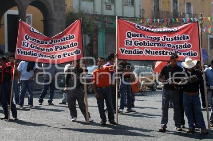 MANIFESTACION DE COMERCIANTES DEL MERCADO MORELOS
