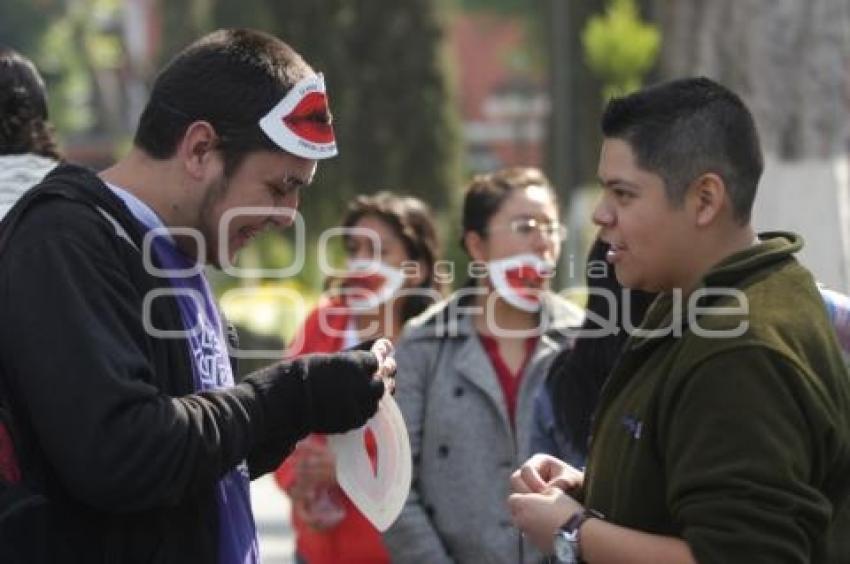 PROTESTAN CONTRA TITULAR DEL INSTITUTO POBLANO DE LA JUVENTUD