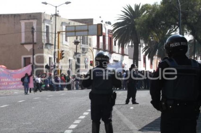 MANIFESTACION DE COMERCIANTES DEL MERCADO MORELOS